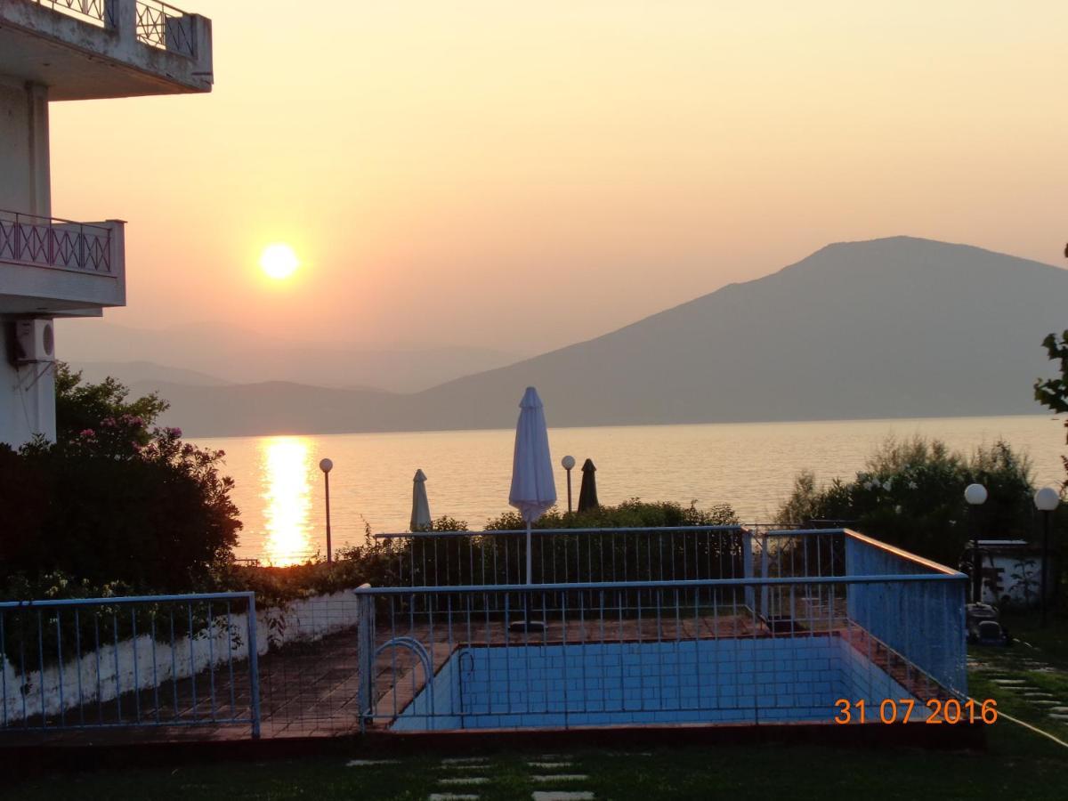 Hotel Porto Kairis Oreoi Esterno foto