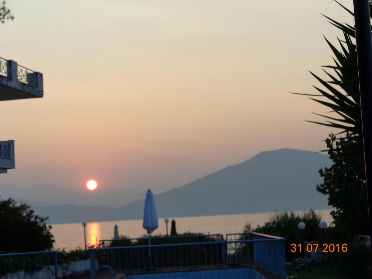 Hotel Porto Kairis Oreoi Esterno foto